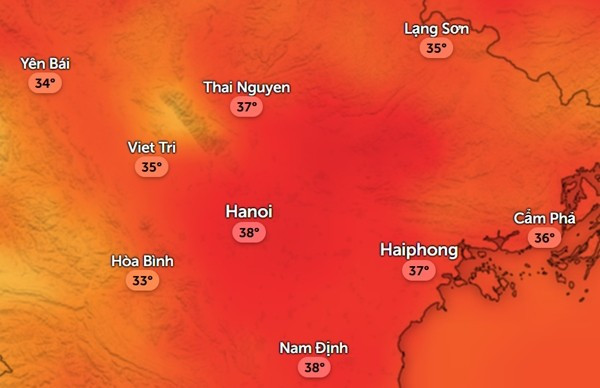 Dự báo nhiệt độ cảm nhận ở một số tỉnh thành miền Bắc vào trưa Chủ Nhật, 13/7. Ảnh: Zoom Earth, OpenStreetMap, ICON. temp-jul13-1200.jpg