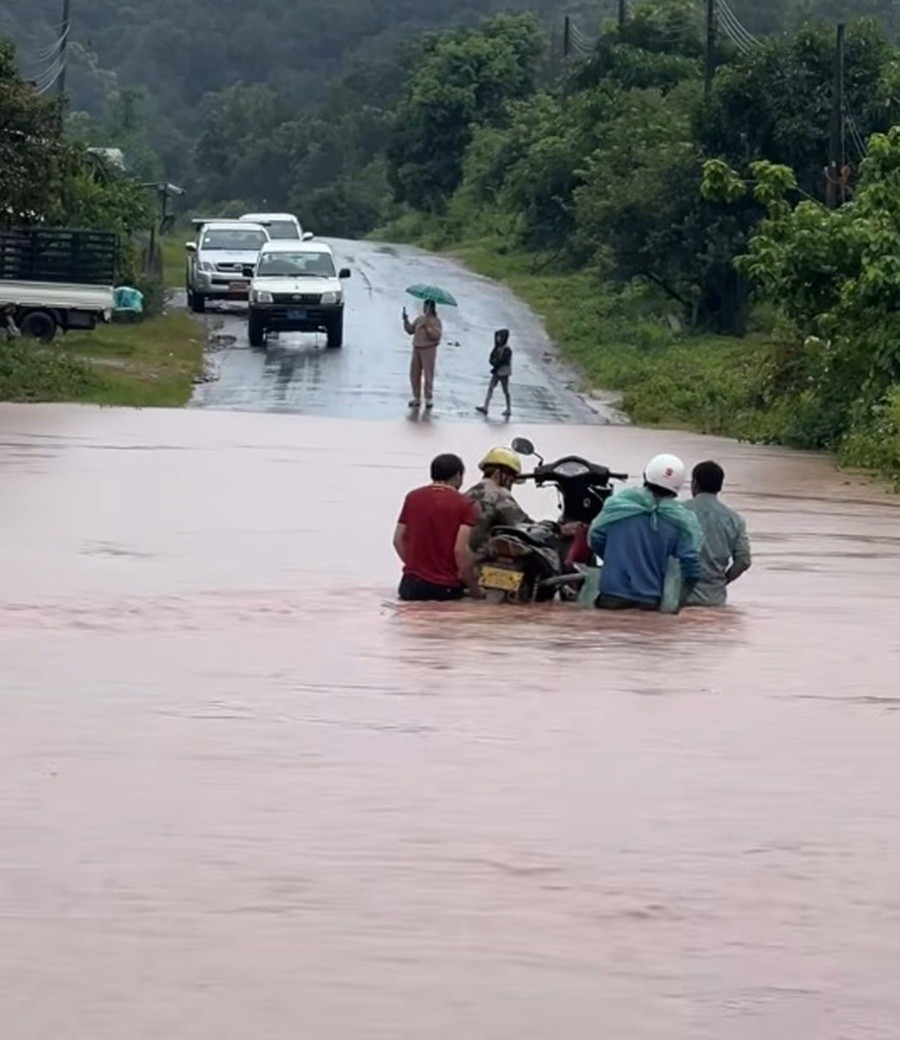 Bão Wipha suy yếu vẫn gây mưa lớn ở Lào. Ảnh: The Laotian Times. flood.jpg
