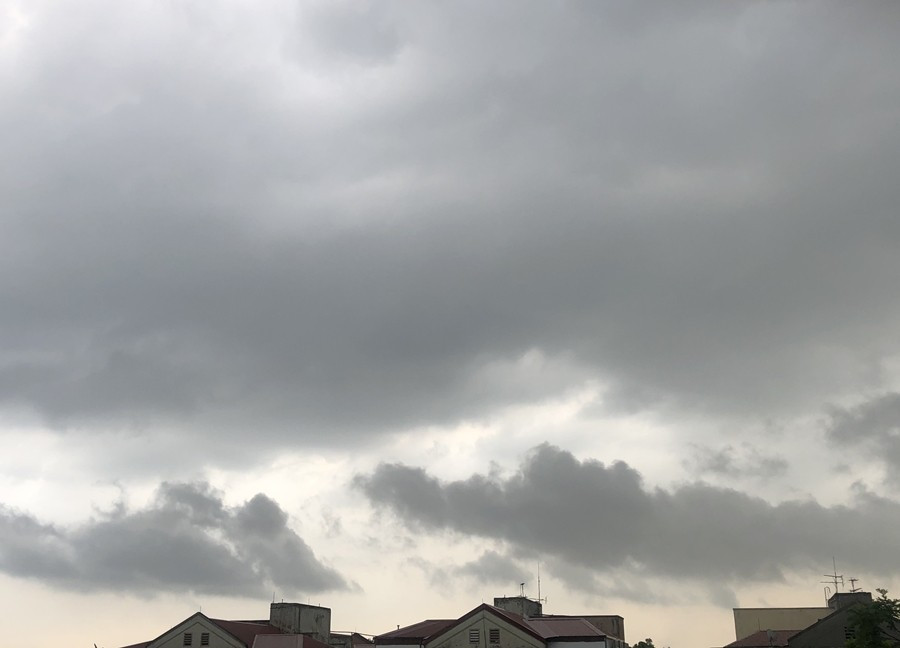 Khi nhìn thấy mây mảnh sẫm màu thì nên tìm chỗ trú, nếu đang ở trong nhà thì không nên ra ngoài mà nên chờ mưa dông trôi qua. Ảnh: HHT. img-5341.jpg