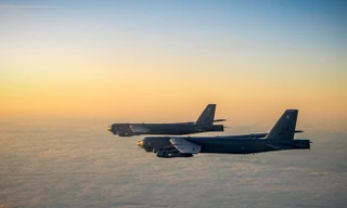 Hai máy bay ném bom B-52 của Mỹ xuất hiện gần Venezuela