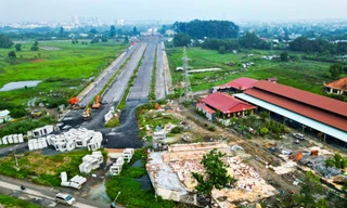 Tất bật dọn dẹp ngôi chùa ở Đồng Nai, nhường đất 'vàng' làm đường trung tâm