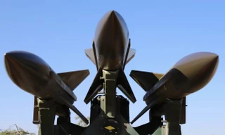 Gần 50 tên lửa tập kích Ukraine