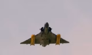 Hé lộ hình ảnh tiêm kích Mirage 2000-5F mang tên lửa tầm xa SCALP