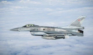 Ba Lan kích hoạt phòng không, triển khai tiêm kích ứng phó mối đe dọa