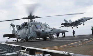Mỹ trục vớt trực thăng, tiêm kích rơi ở Biển Đông