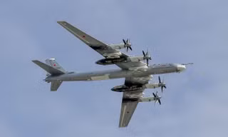 Gần 300 tên lửa và UAV tập kích Ukraine