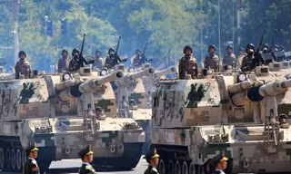 Trung Quốc phô trương hàng loạt khí tài quân sự