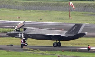 Máy bay tàng hình F-35B của Anh hạ cánh khẩn cấp xuống Nhật Bản
