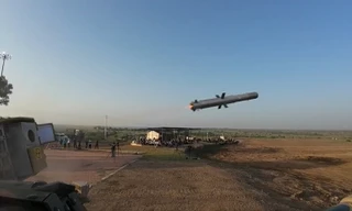 Ấn Độ chi 8,8 tỷ USD mua tàu chiến, tên lửa