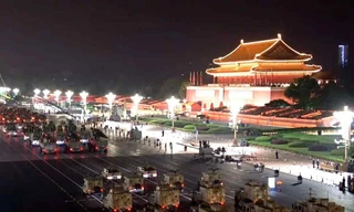 Hàng loạt khí tài xuất hiện trong buổi diễn tập duyệt binh quy mô lớn của Trung Quốc