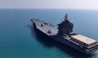 Ảnh vệ tinh tiết lộ tàu sân bay Iran xuất hiện gần eo biển Hormuz