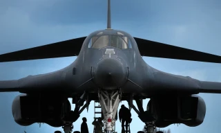 Anh cho phép Mỹ dùng căn cứ tấn công mục tiêu, Iran cảnh báo