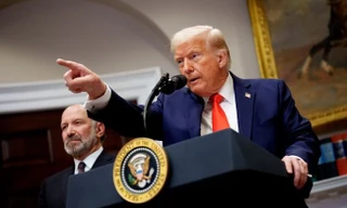 Tổng thống Mỹ yêu cầu quân đội Iran hạ vũ khí 