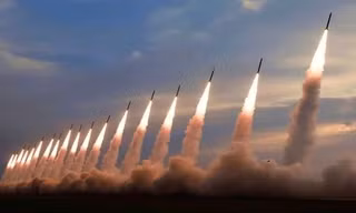 Iran phóng 10 tên lửa mang đầu đạn nặng hơn 1 tấn về phía Israel