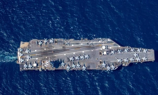 Hơn 600 thuỷ thủ Mỹ 'vật lộn' với đám cháy kéo dài 30 giờ trên tàu sân bay USS Gerald R. Ford