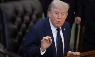 Tổng thống Mỹ Trump cảnh báo đường ống dẫn dầu Iran ‘có thể nổ tung trong vòng ba ngày’