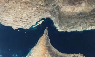 Iran tuyên bố sẵn sàng ‘đóng cửa hoàn toàn’ eo biển Hormuz