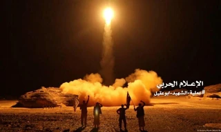 Còi báo động vang rền, Israel bị tấn công bằng tên lửa siêu vượt âm