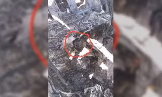 Thực hư hình ảnh 'hài cốt binh sĩ Mỹ trong xác máy bay cháy rụi ở Iran'