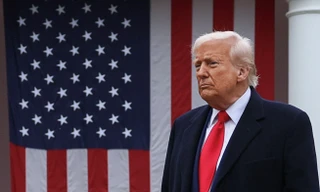 Tổng thống Mỹ Donald Trump tăng thuế với nước láng giềng ngay trước giờ chót