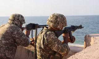 Lực lượng Iran thu giữ hai tàu cố gắng vượt eo biển Hormuz