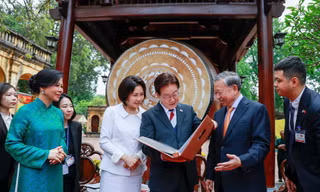 Tổng Bí thư, Chủ tịch nước và Phu nhân chủ trì Chương trình hữu nghị đặc biệt tại Hoàng Thành Thăng Long