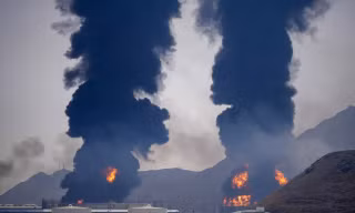 Sau vụ Mỹ tập kích đảo Kharg, Iran cảnh báo tấn công các cảng UAE để trả đũa