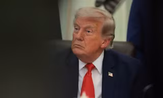 Tổng thống Mỹ Trump dọa giáng đòn mạnh mẽ vào Iran sau nhiều ngày ngừng bắn
