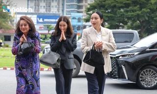 Vợ cũ cùng hai con gái đến thăm cựu Thủ tướng Thái Lan Thaksin trong tù
