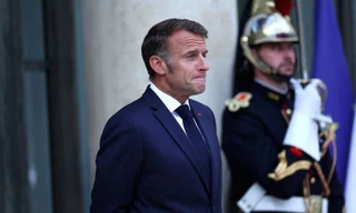 Pháp: Thủ tướng từ chức sau chưa đầy một tháng, khó khăn bủa vây Tổng thống Macron 