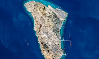 Mỹ tấn công mục tiêu quân sự trên đảo Kharg của Iran