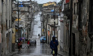 Siêu bão Melissa đổ bộ Cuba với sức gió gần 200 km/h