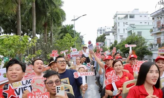Gen Z Vĩnh Long hào hứng check-in xe buýt 2 tầng, khám phá câu chuyện 150 năm Bia Saigon