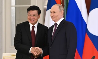 Lào tặng Nga cặp voi 'tượng trưng cho hòa bình, thịnh vượng'