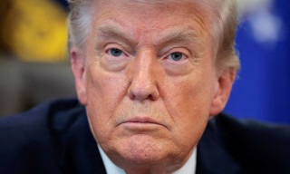 Tổng thống Mỹ nói Iran đề nghị ngừng bắn