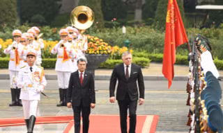 Thủ tướng Lê Minh Hưng chủ trì Lễ đón Thủ tướng Slovakia thăm chính thức Việt Nam