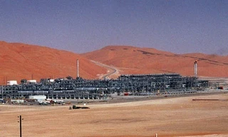 Máy bay không người lái đe dọa mỏ dầu, Ả-rập Xê-út lập tức đánh chặn