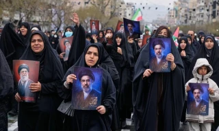 Người dân Iran xuống đường tuần hành bất chấp cuộc không kích của Israel