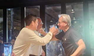 Lãnh đạo Nvidia, Samsung, Hyundai rủ nhau ăn gà rán, uống bia ở Seoul