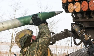 Nga - Ukraine leo thang hỏa lực trước giờ đàm phán hòa bình