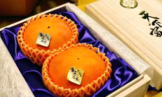 Ngỡ ngàng cặp hồng được bán với giá kỷ lục 187 triệu đồng