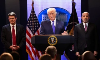 Tổng thống Mỹ tuyên bố áp thuế bổ sung 10% sau phán quyết của Tòa án Tối cao