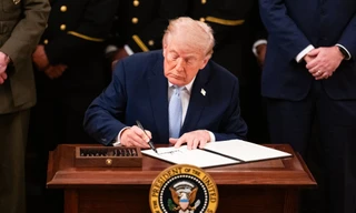 Tranh cãi kế hoạch in chữ ký của ông Trump lên tờ đô la Mỹ