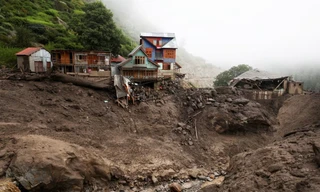 Thảm họa chồng chất vì mưa lớn ở Nam Á, hàng trăm người thiệt mạng chỉ trong một ngày