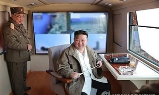 Chủ tịch Triều Tiên giám sát vụ phóng thử tên lửa mới giữa lúc Mỹ - Hàn tập trận