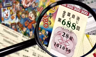 Người đàn ông trúng số cả triệu đô nhưng giấu vợ tiêu xài một mình 