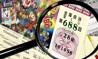 Người đàn ông trúng số cả triệu đô nhưng giấu vợ tiêu xài một mình 