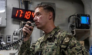 Mỹ tuyên bố bắn trúng tàu ngầm Iran