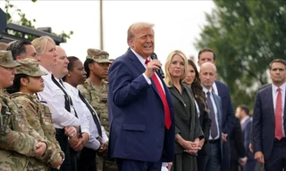 Tổng thống Mỹ Donald Trump thị sát chiến dịch truy quét tội phạm ở Washington