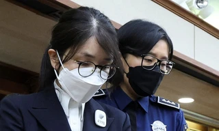 Cựu đệ nhất phu nhân Hàn Quốc hầu tòa vì cáo buộc nhận hối lộ túi hàng hiệu